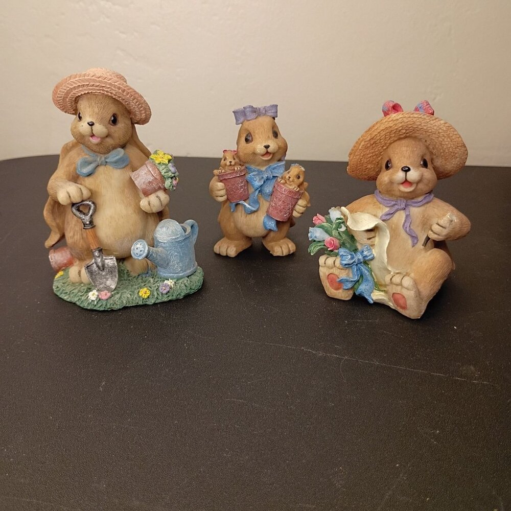 VTG Set Of 3 Merwyns 1998 Bunny Figurines Hats & Garden Decor Collectibles